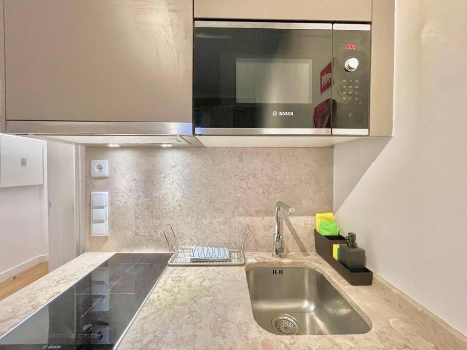 Vila Rosario 3 Studios With Patio By Homeful Homes Lisbon Luaran gambar